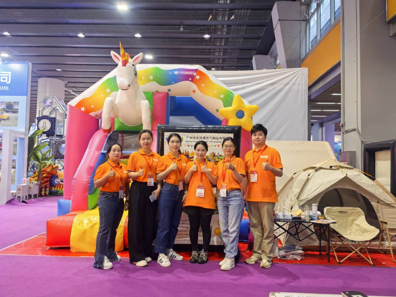 Château gonflable combiné licorne d'exposition AAA 2025
