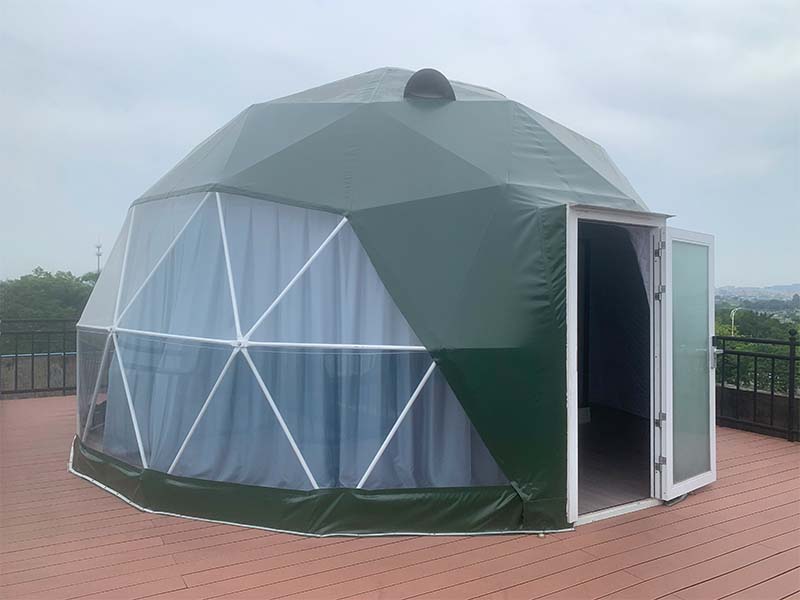 Notre grande tente dôme géodésique de glamping améliore votre expérience en plein air.