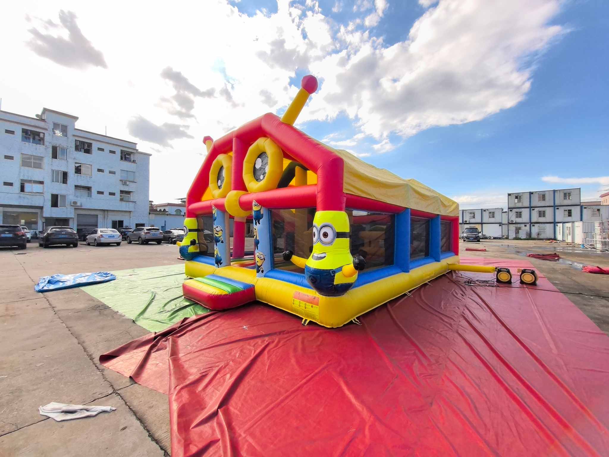 inflatable minion playground 