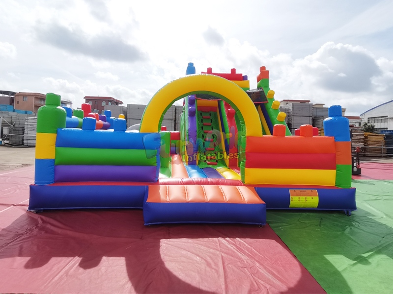 Aire de jeux gonflable avec toboggan Lego : Apportez du plaisir de la construction à votre prochain événement